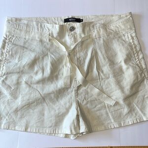 Hudson paper bag shorts in EUC like new off white. Size 30